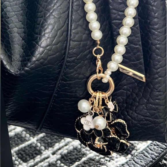 Luxury Pearl Keychain Chanel Charm - Picture 7 of 14